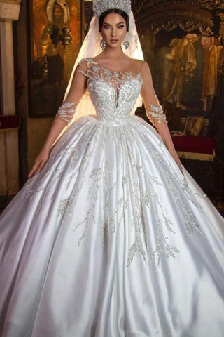 Precioso vestido de novia largo de satén con escote corazón y mangas, estilo princesa.