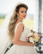 Precioso vestido de novia largo de princesa con escote en V, tul y encaje