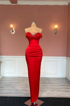 Superbe robe de bal longue rouge à volants et plumes