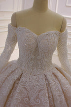 Precioso vestido de novia de corte princesa con apliques de encaje, manga larga y hombros descubiertos