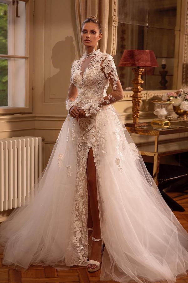 Magnifique robe de mariée trapèze à manches longues, ornée de tulle et de dentelle, dos nu et fente.