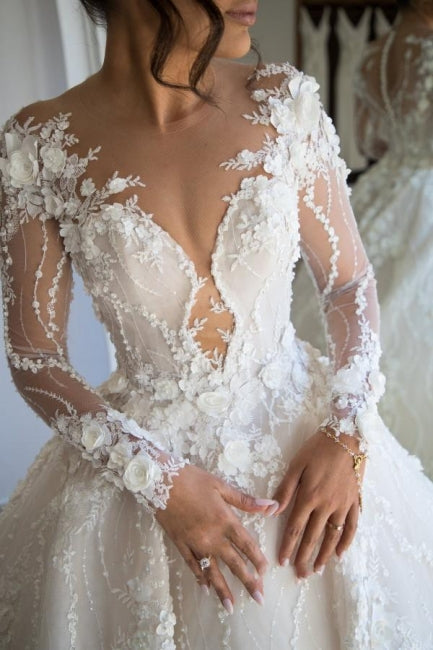 Robe de mariée somptueuse à manches longues en dentelle florale douce et décolleté en V 