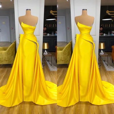 Precioso vestido largo de fiesta amarillo de corte A, sin mangas y con lentejuelas