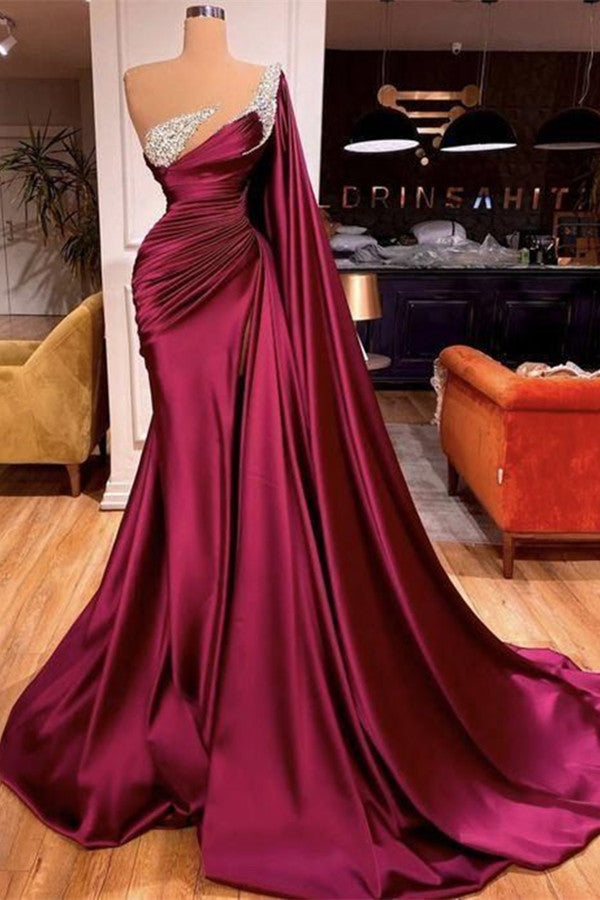 Precioso vestido de noche de sirena con cuentas y volantes