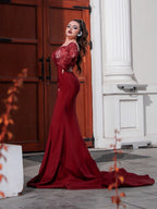 Magnifique robe de bal sirène en satin tissé élastique à appliqués, épaules dénudées et manches longues