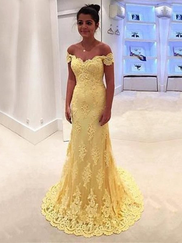 Preciosos vestidos de fiesta de encaje sin mangas con hombros descubiertos estilo sirena