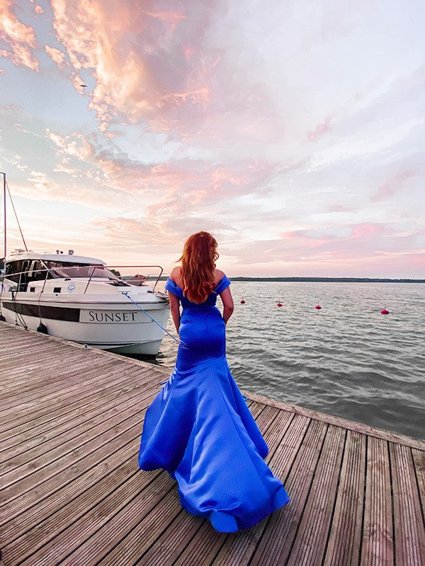 Preciosos vestidos de fiesta de sirena sin mangas con volantes de satén y hombros descubiertos