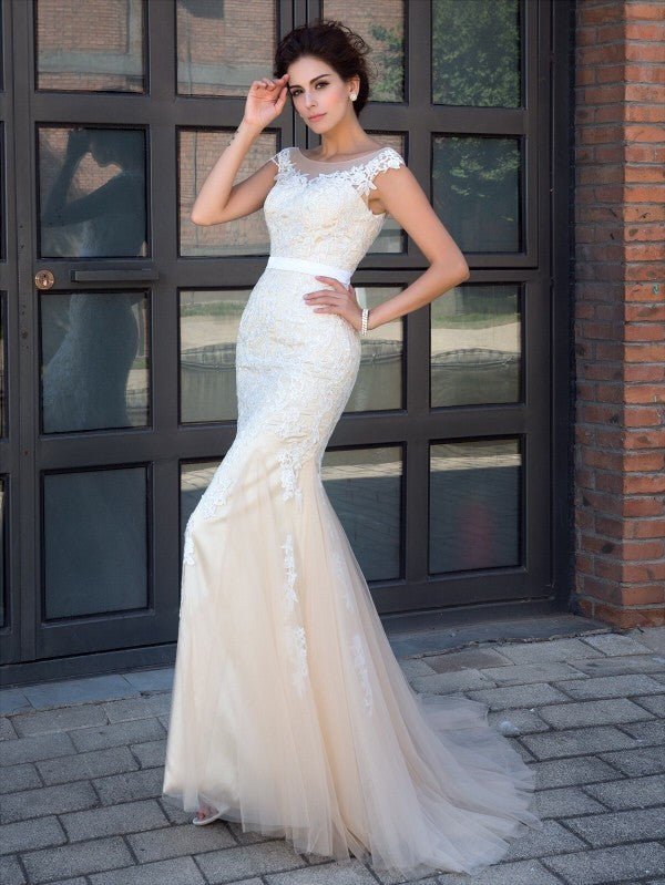 Preciosos vestidos largos de fiesta de tul con cuello transparente, apliques en el cuello y mangas cortas, estilo sirena.