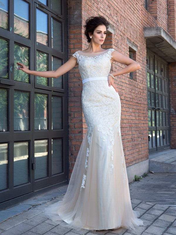 Preciosos vestidos largos de fiesta de tul con cuello transparente, apliques en el cuello y mangas cortas, estilo sirena.