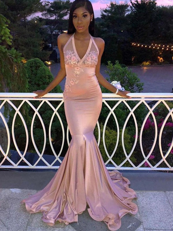 Preciosos vestidos de fiesta de sirena sin mangas con escote halter, apliques y satén elástico tejido