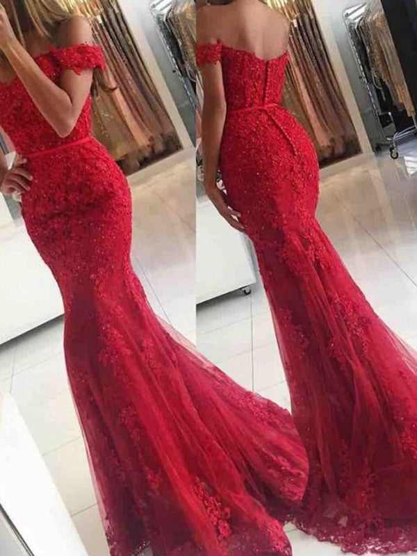 Preciosos vestidos de fiesta de sirena sin mangas con hombros descubiertos y apliques de tul