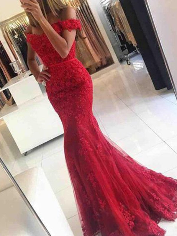 Preciosos vestidos de fiesta de sirena sin mangas con hombros descubiertos y apliques de tul