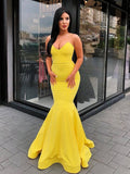 Preciosos vestidos de fiesta de sirena sin mangas con escote corazón y crepé elástico