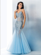 Magnifique robe de bal sirène à fines bretelles, sequins et sans manches, longue en tulle et sans manches.
