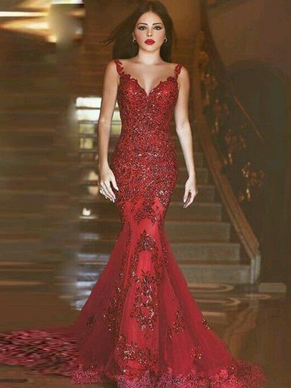 Preciosos vestidos de fiesta de sirena con escote en V, sin mangas y apliques de tul