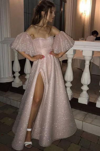 Precioso vestido de fiesta corte A con lentejuelas rosa perla y abertura alta, con pulsera.