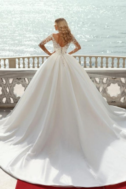 Preciosos vestidos de novia de satén corte princesa, escote en V y mangas largas