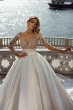 Preciosos vestidos de novia de satén corte princesa, escote en V y mangas largas