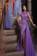 Precioso vestido de fiesta largo de sirena morado con lentejuelas, cuello alto y abertura