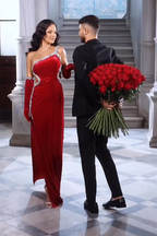 Precioso vestido de sirena rojo con tirantes, lentejuelas y abertura lateral para baile de graduación.
