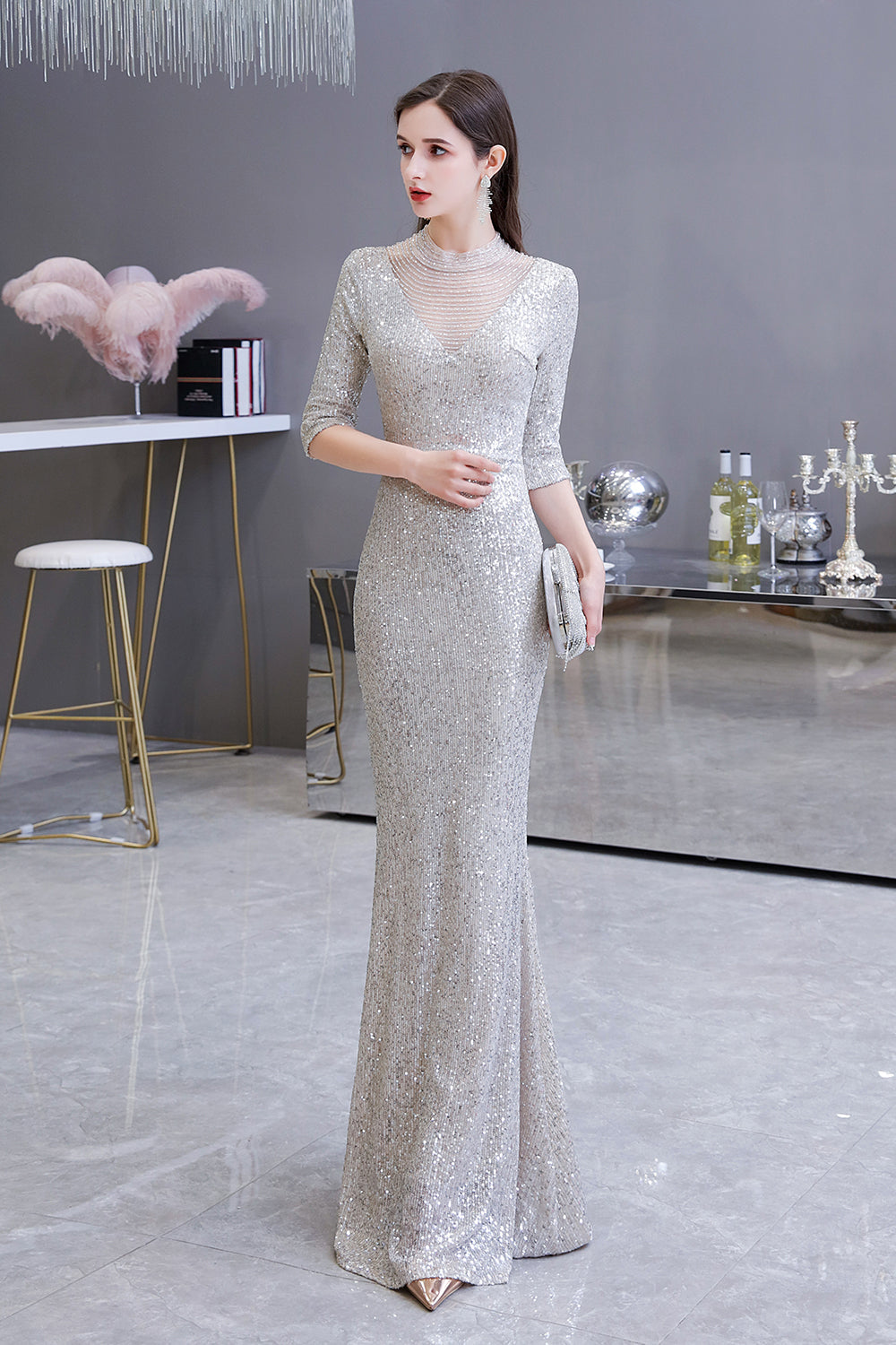 Magnifique robe de bal longue argentée à manches longues