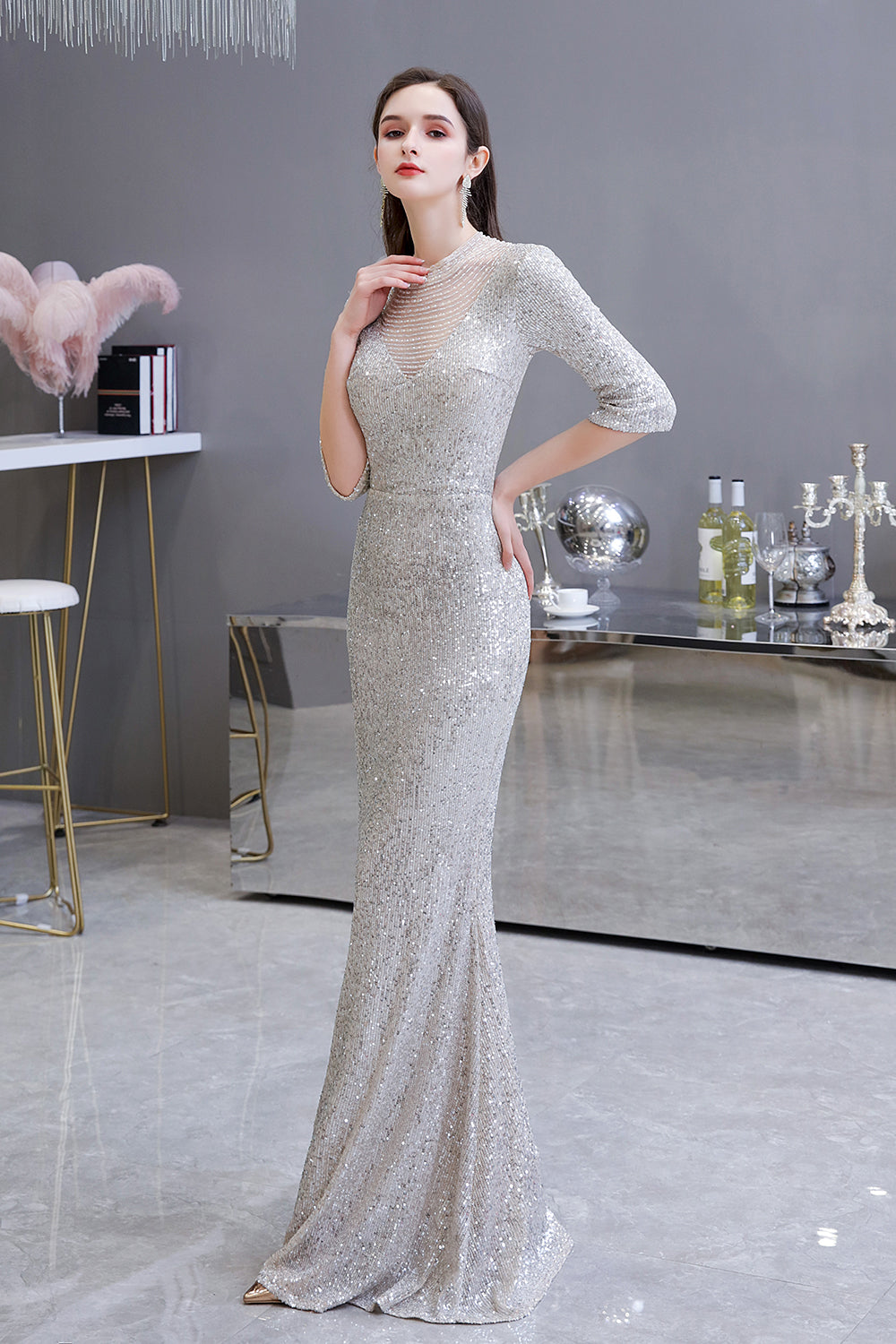 Magnifique robe de bal longue argentée à manches longues