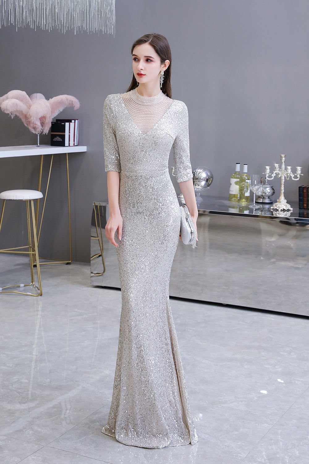 Magnifique robe de bal longue argentée à manches longues