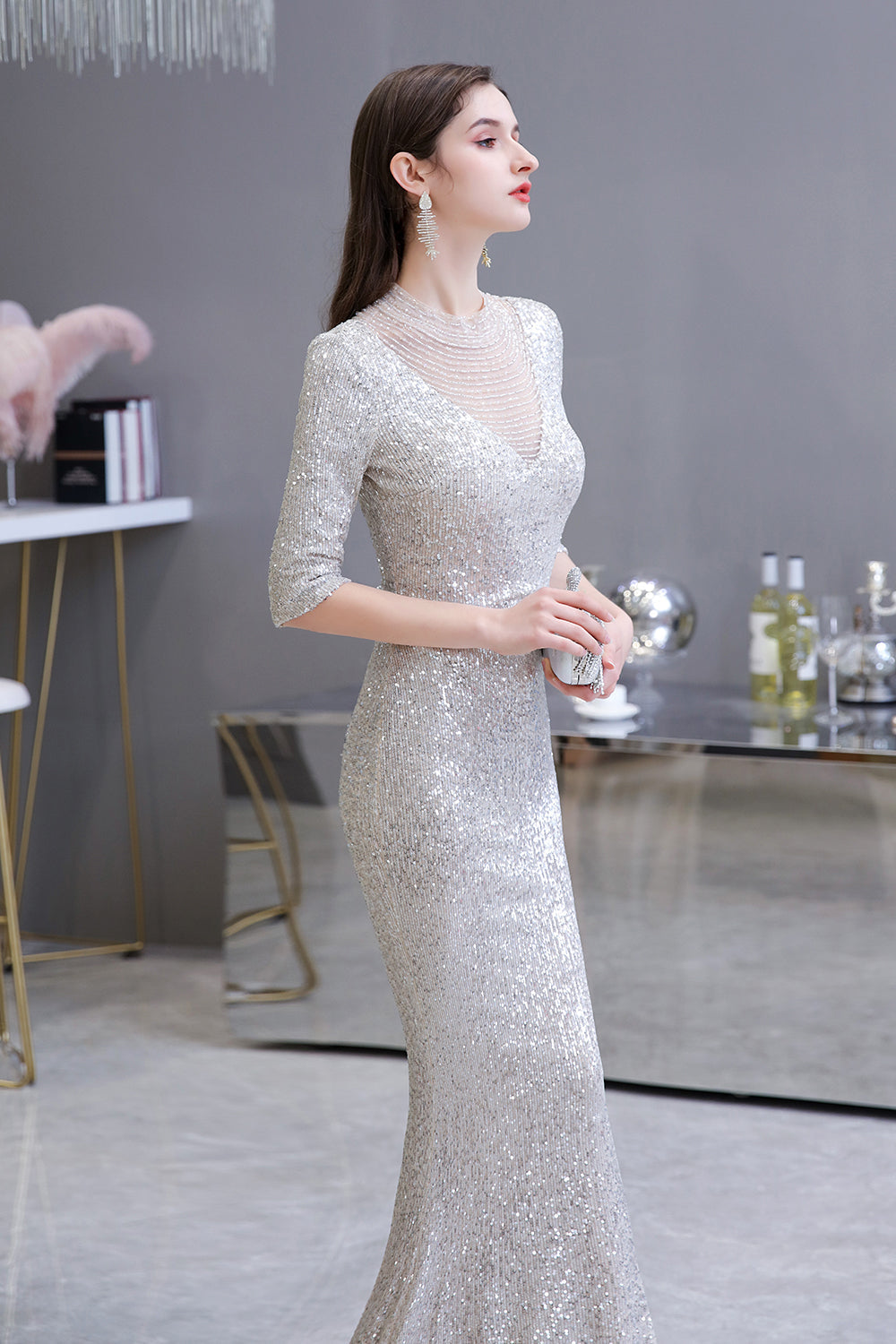 Magnifique robe de bal longue argentée à manches longues