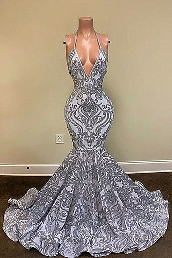 Preciosos vestidos de sirena plateados para baile de graduación con tirantes finos, escote en V, apliques de encaje y estilo sirena.
