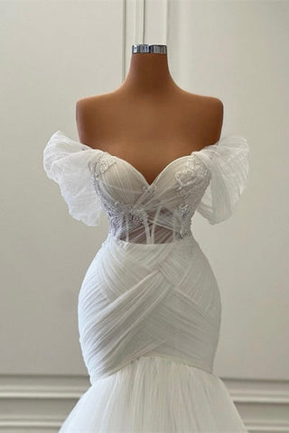 Precioso vestido de novia de sirena sin mangas, sin tirantes y con hombros descubiertos