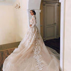 Magnifique robe de mariée sirène en tulle et dentelle à décolleté cœur, idéale pour le printemps et l'été