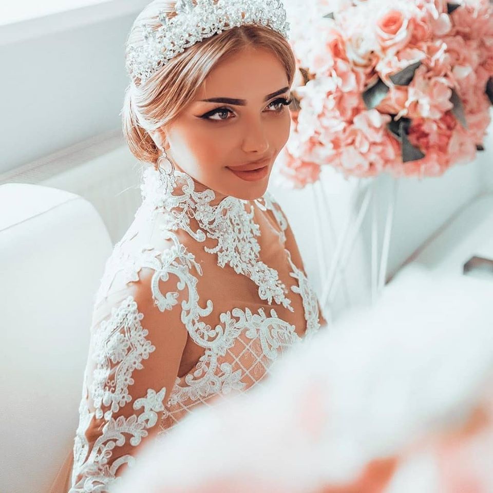 Magnifique robe de mariée sirène en tulle et dentelle à décolleté cœur, idéale pour le printemps et l'été