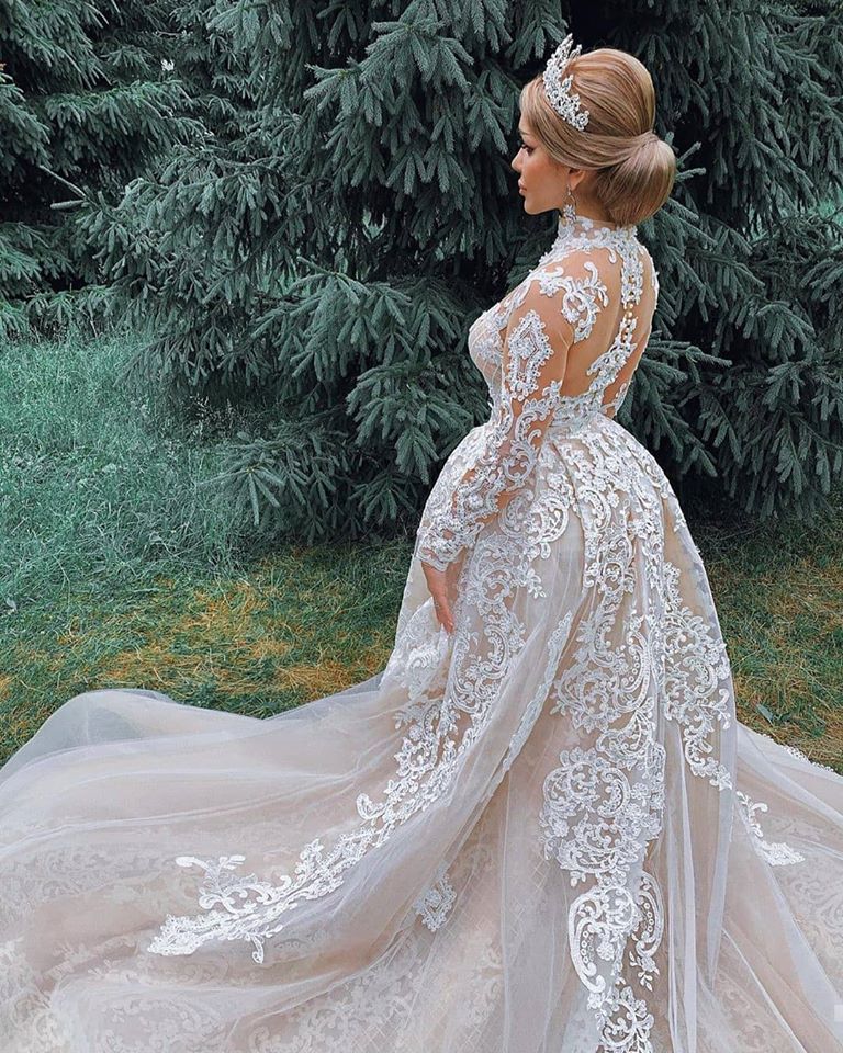 Magnifique robe de mariée sirène en tulle et dentelle à décolleté cœur, idéale pour le printemps et l'été