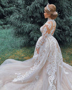 Magnifique robe de mariée sirène en tulle et dentelle à décolleté cœur, idéale pour le printemps et l'été