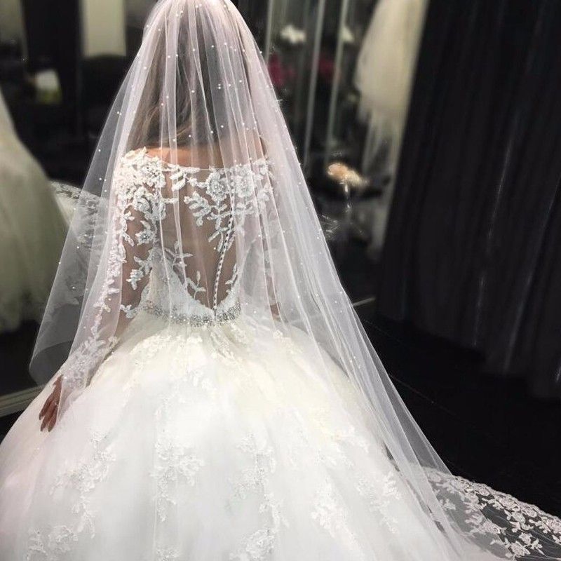 Precioso vestido de novia con apliques de tul, escote redondo, mangas largas y cristales