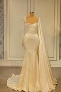 Magnifiques robes de bal sirène blanches à décolleté cœur et manches longues ornées de perles