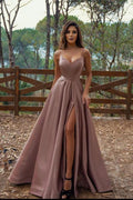 Magnifique robe de bal longue à col en V et bretelles spaghetti fendues