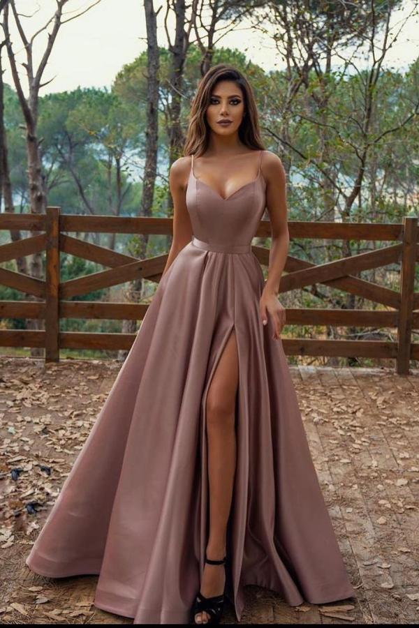 Magnifique robe de bal longue à col en V et bretelles spaghetti fendues