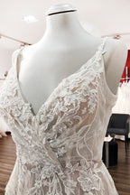 Robes de mariée longues et élégantes en tulle, coupe trapèze, col en V et dos nu en dentelle