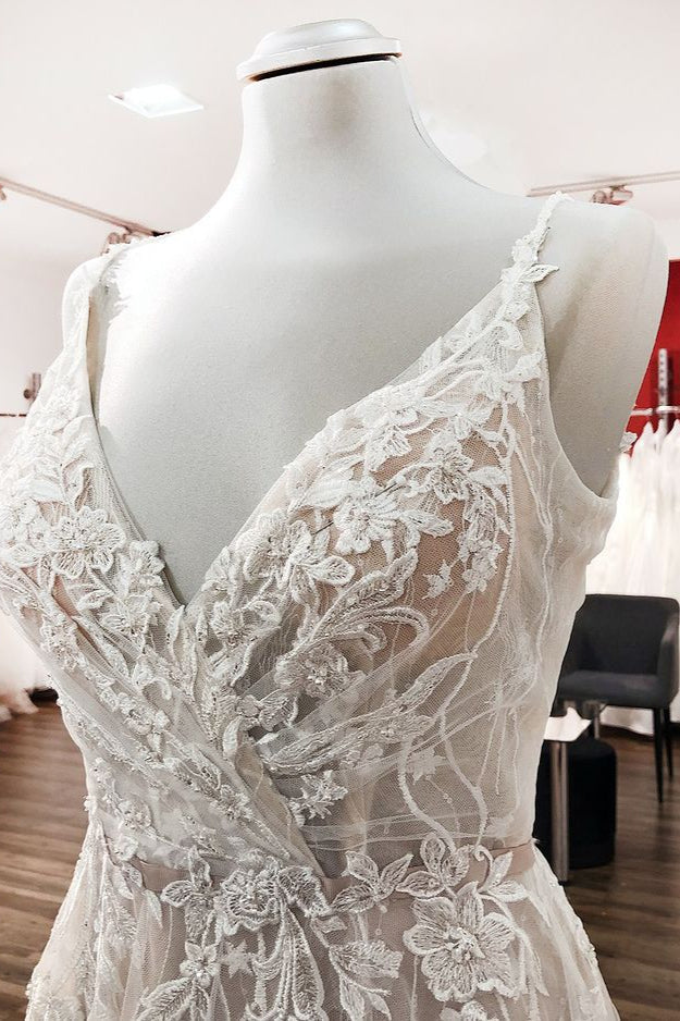 Robes de mariée longues et élégantes en tulle, coupe trapèze, col en V et dos nu en dentelle