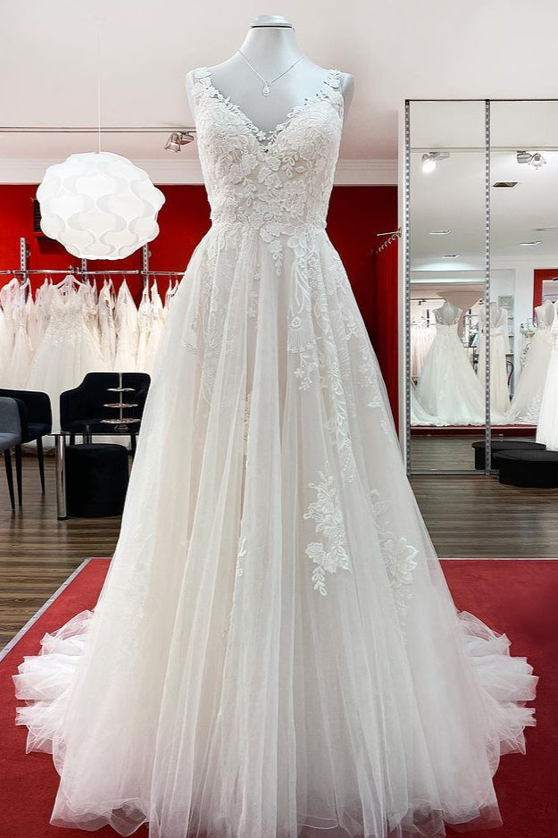 Elegantes vestidos de novia largos de corte A con tul, escote en V, espalda descubierta y encaje.