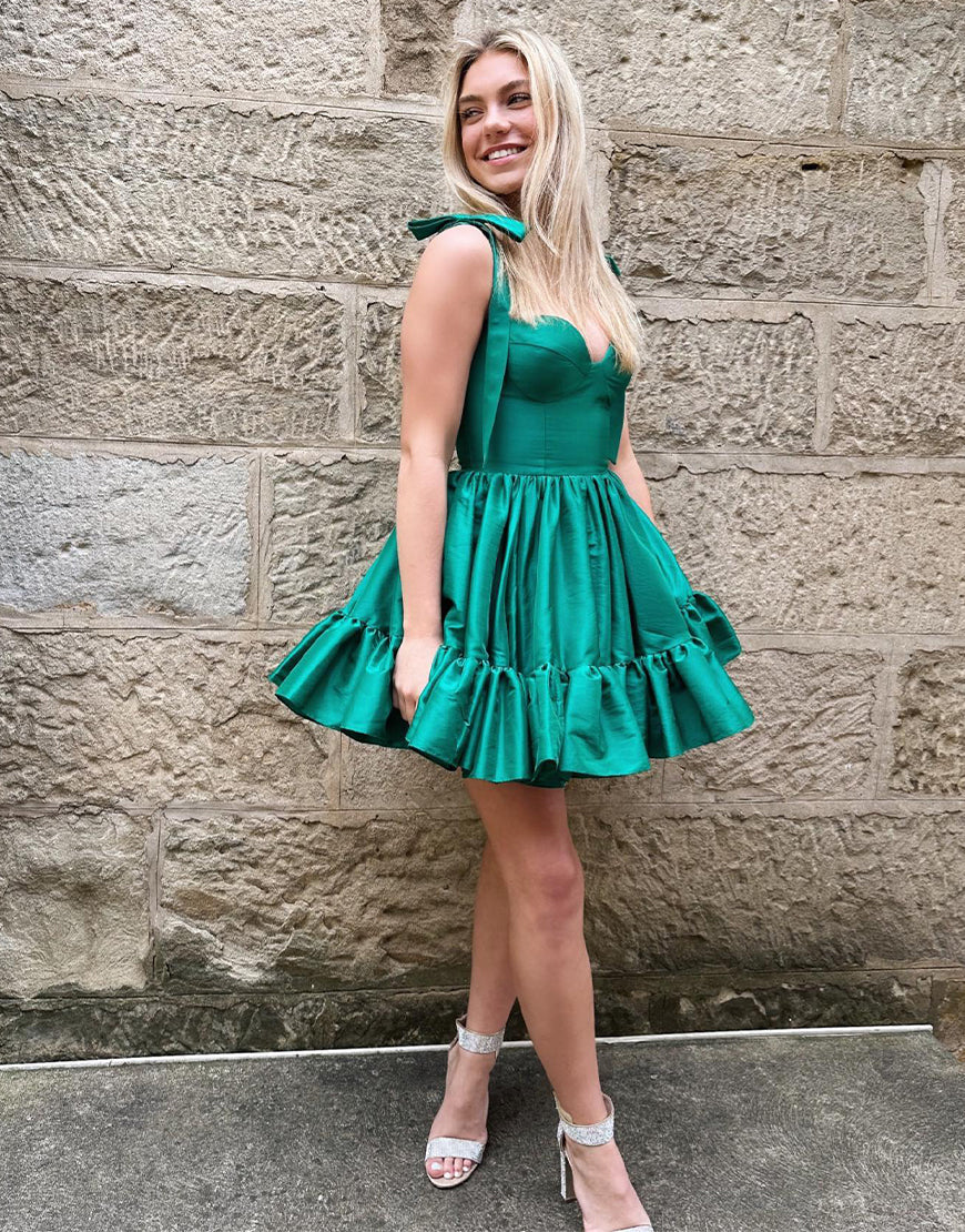 Vestido de fiesta de corte A con escote corazón y volantes