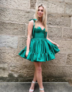 Vestido de fiesta de corte A con escote corazón y volantes