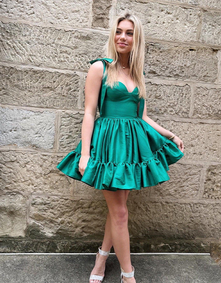 Vestido de fiesta de corte A con escote corazón y volantes