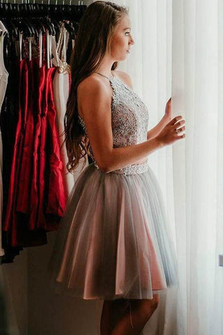 Vestido corto gris de dos piezas con escote halter y encaje para fiesta de bienvenida