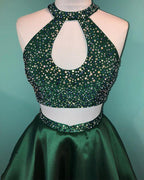 Vestido corto de fiesta de graduación de dos piezas de satén verde con cuentas y cuello halter PD358
