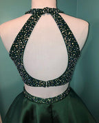 Vestido corto de fiesta de graduación de dos piezas de satén verde con cuentas y cuello halter PD358