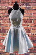 Vestido de fiesta amarillo satinado bordado con cuello halter y bolsillos PD324