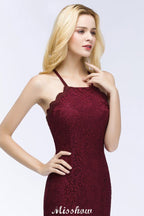 Vestido de noche largo de sirena con cuello halter, encaje color burdeos, ideal para damas de honor.
