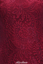 Vestido de noche largo de sirena con cuello halter, encaje color burdeos, ideal para damas de honor.